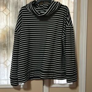 Black white fleece sweater.